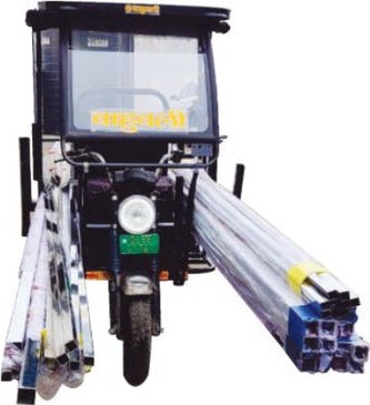 Bahubali E-Rickshaw Pipe Loader